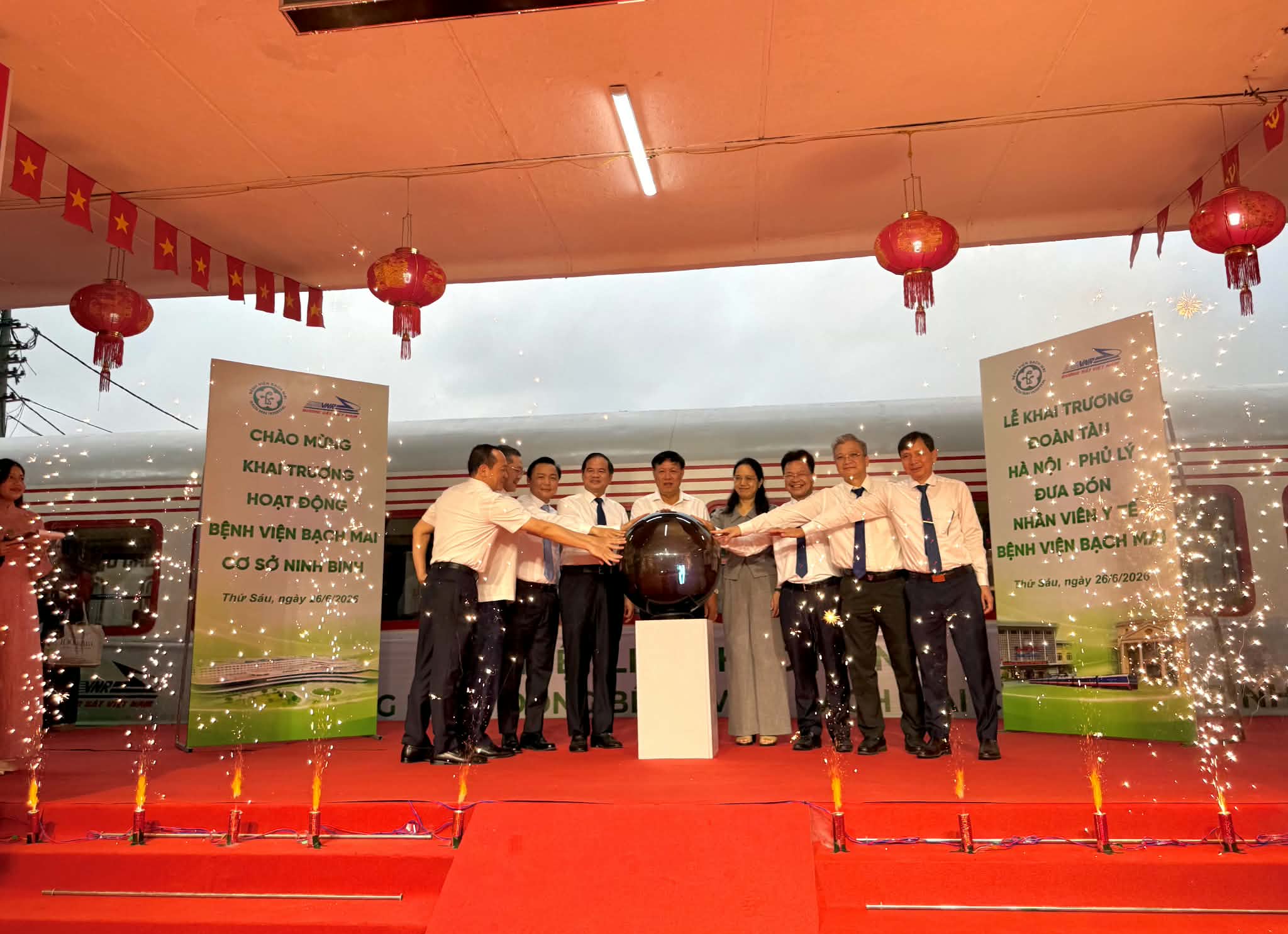 Chính thức vận hành đoàn tàu chuyên dụng đưa đón bác sĩ Bệnh viện Bạch Mai 